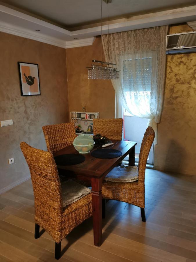 Lux Apartman Lena เบลเกรด ภายนอก รูปภาพ